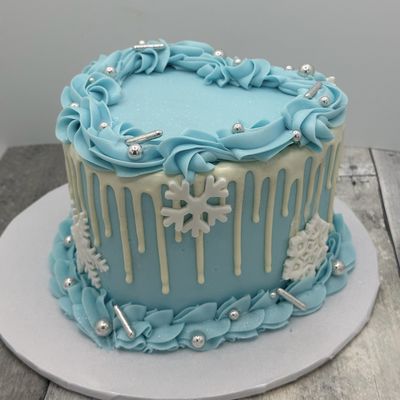 Winter Wonderland Christmas Heart Cake