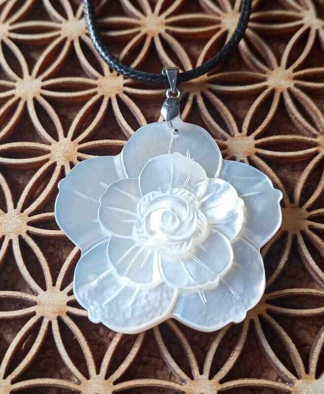 FLEUR EN NACRE