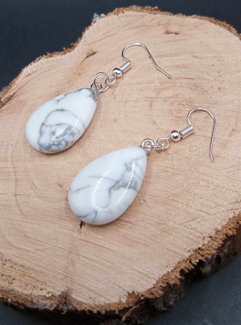 BOUCLES D&#39;OREILLES HOWLITE