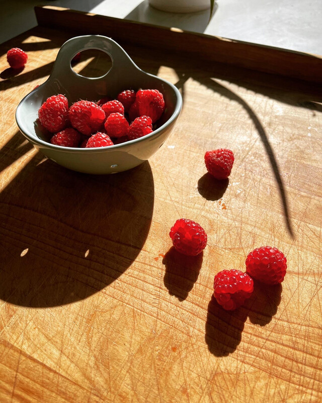 Stoneware Berry Dish