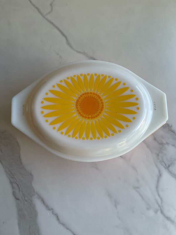 Pyrex Sunflower/Daisy Casserole w/ Lid