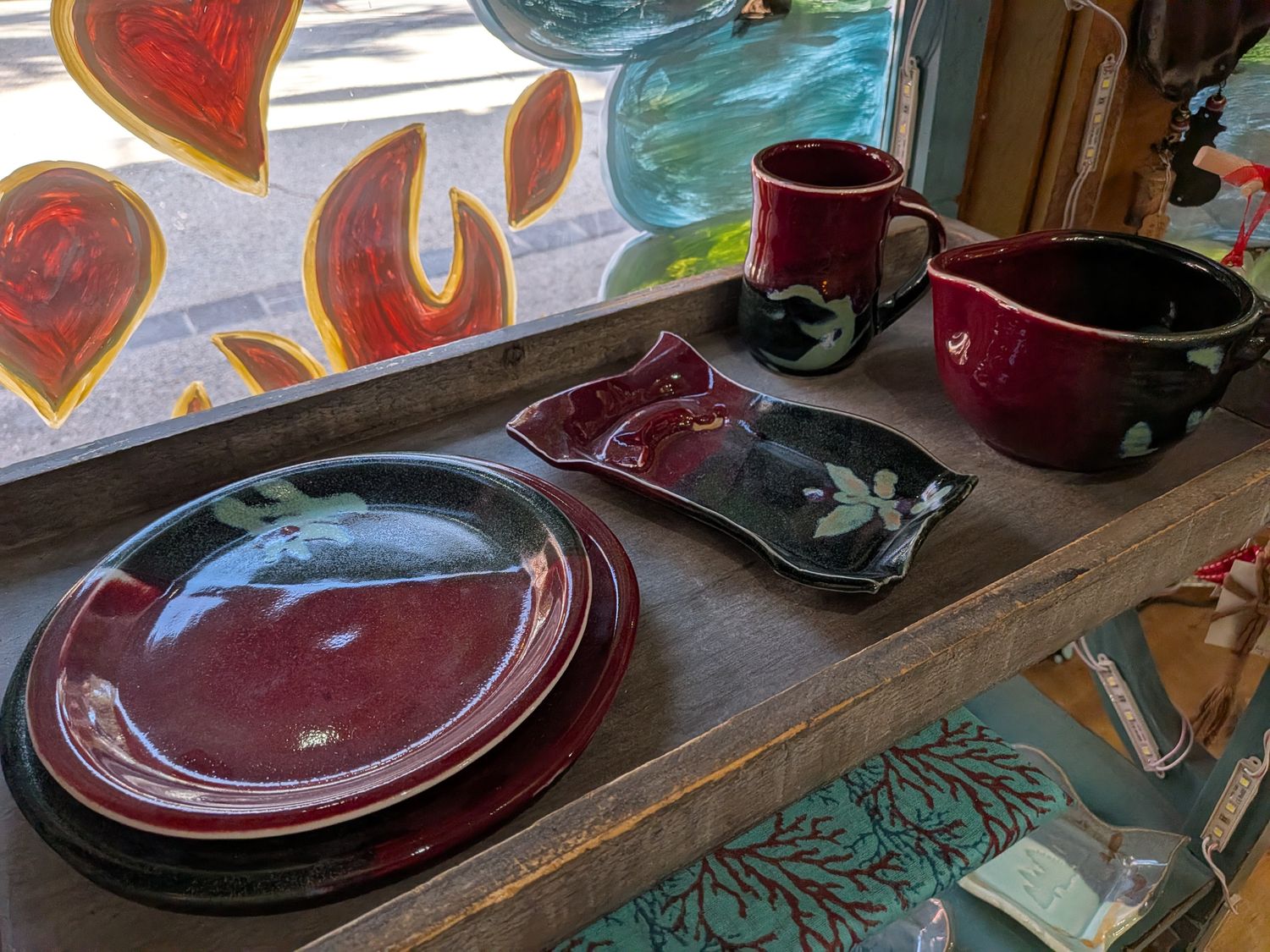 Jessie's Ceramic Set in Red and Green