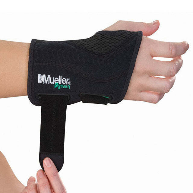 Mueller Fitted Wrist Brace