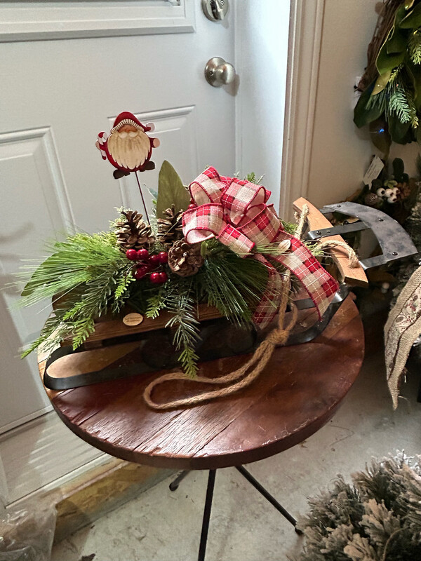 Centre de table / arrangement sur traîneau vintage 