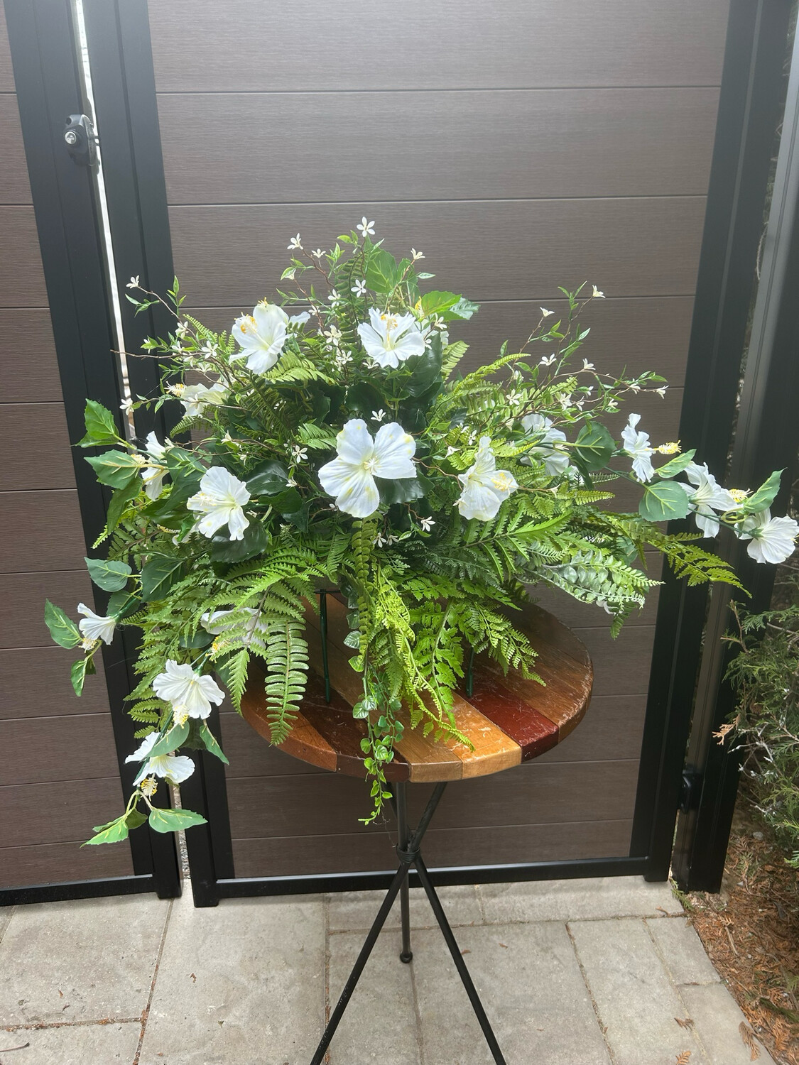 Arrangement fleurs pour monument funéraire  