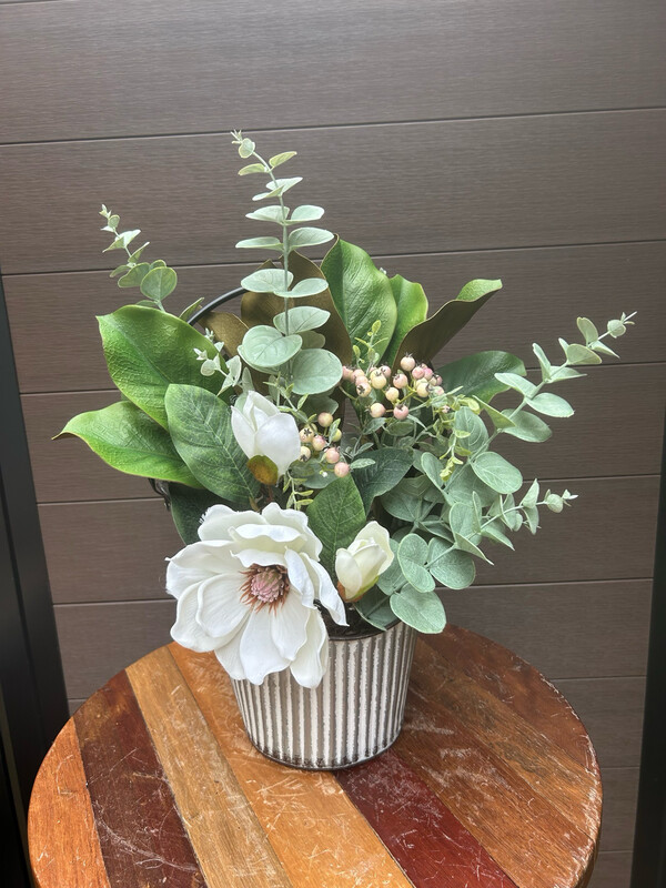 Bouquet fleurs de magnolia et eucalyptus