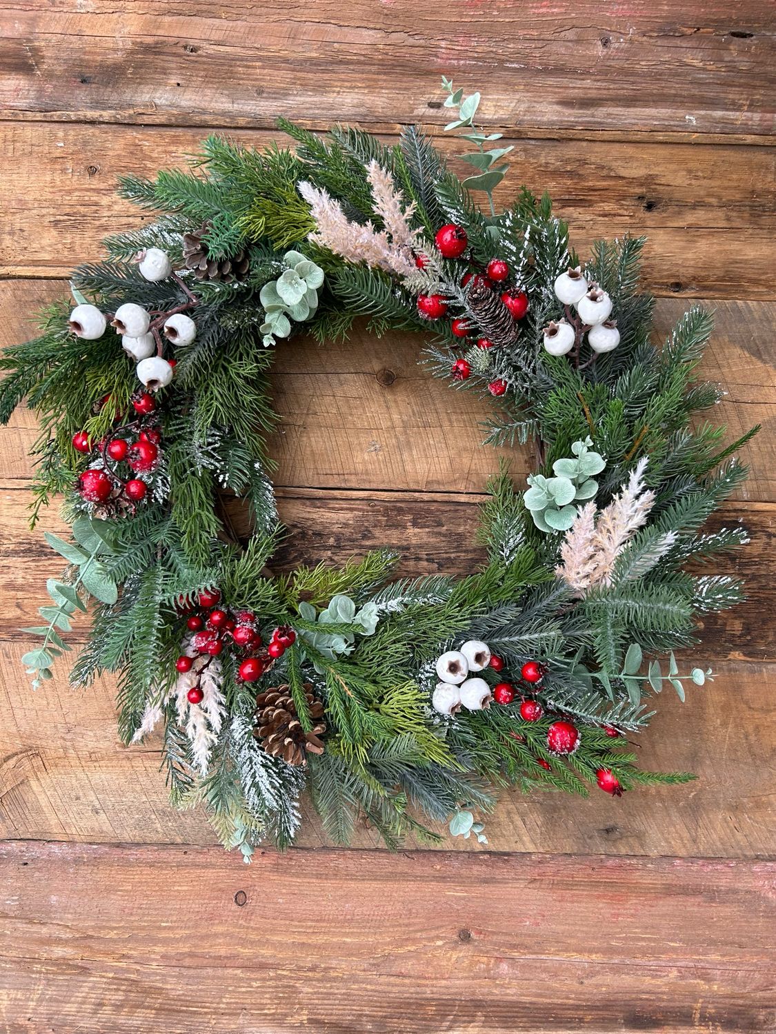 Couronne d’hiver baies rouges et blanches 
