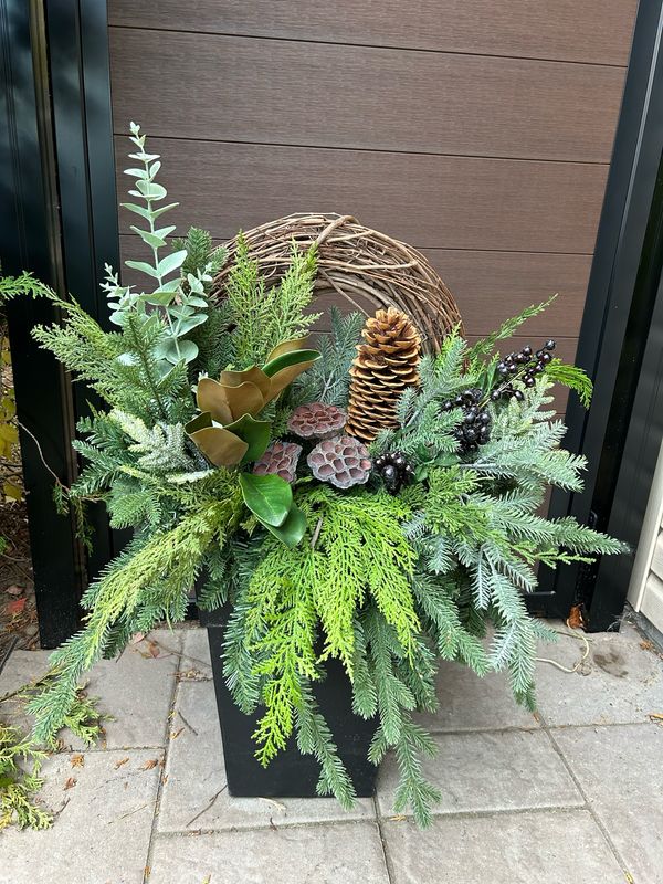 Pot d’hiver / Noël avec une couronne 