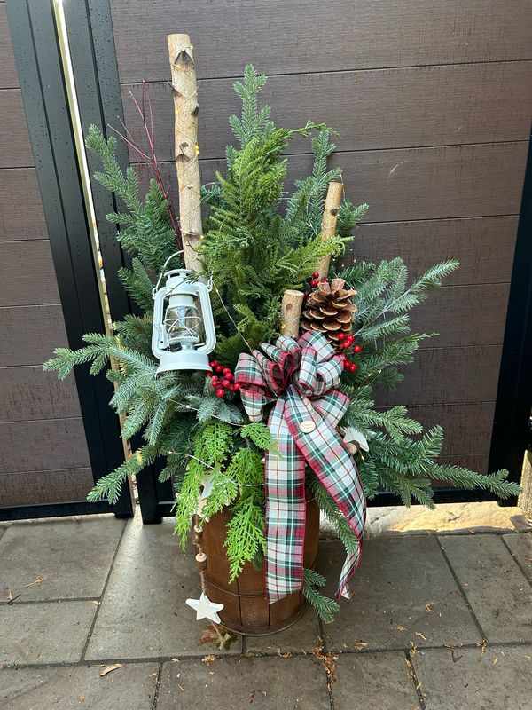Arrangement d’hiver / Noël dans un baril 