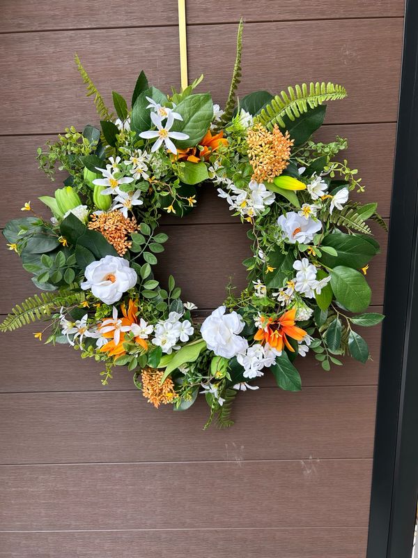 Couronne tulipes et rudbeckies oranges 