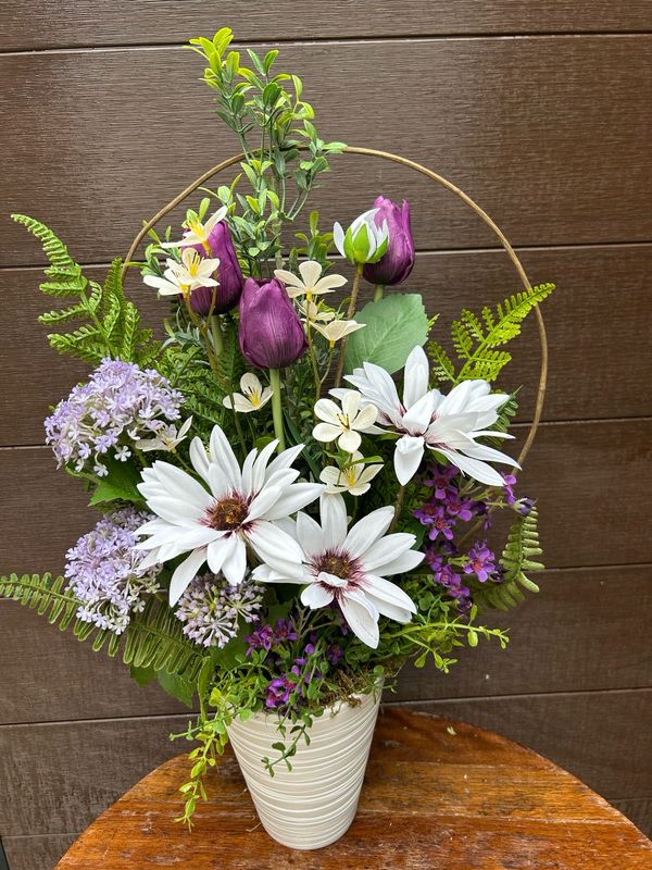 Arrangement tulipes mauves et rudbeckie 