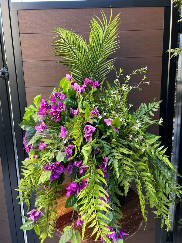Jardinière pot extérieur fleurs de bougainvilliers