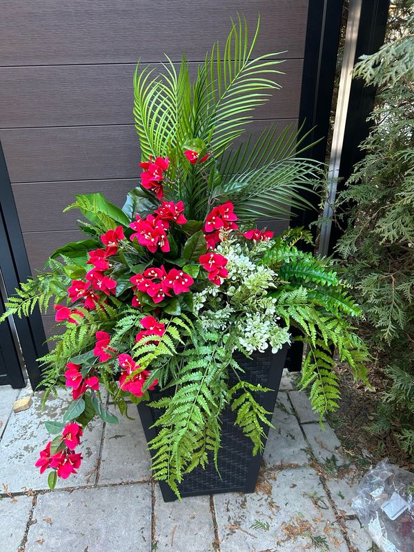Jardinière fleurs de  bougainvilliers rouge  