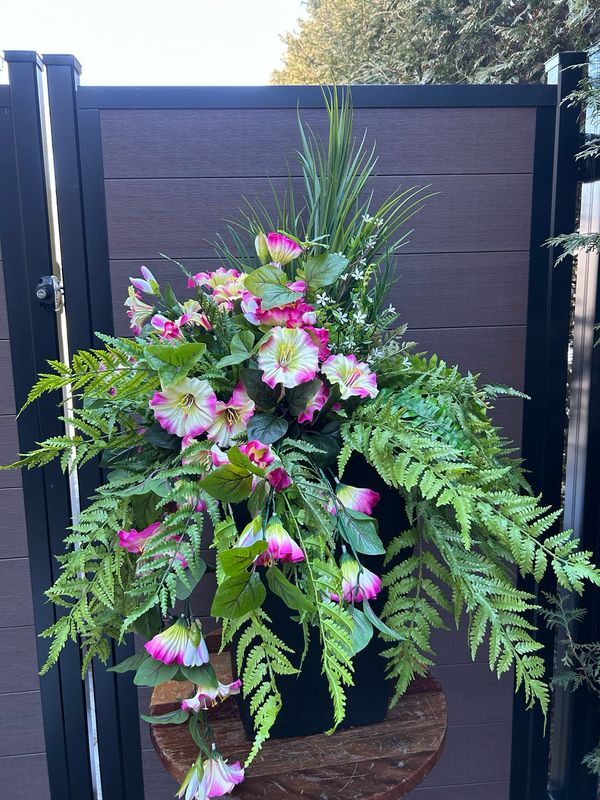 Jardinière fleurs de pétunia 