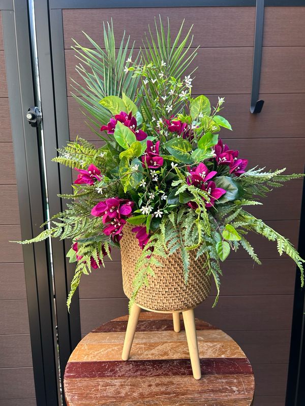 Arrangement de fleurs de bougainvilliers prunes 