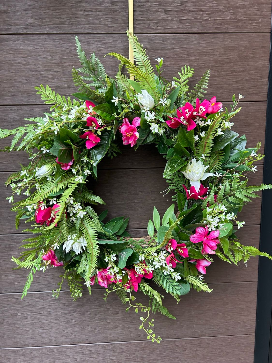 Couronne de fleurs d’azalée et de bougainvillier 