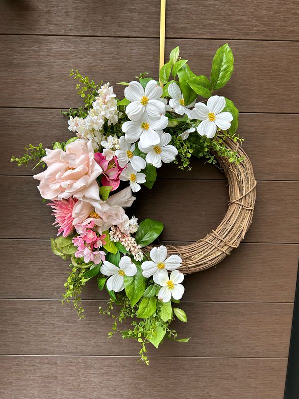 Couronne florale romantique 26 x 20 pouces | Fleurs cosmos, roses et lilas