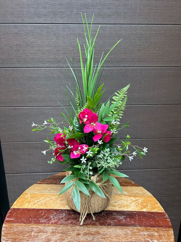 Arrangement d’été fleurs de bougainvilliers fuchsia 