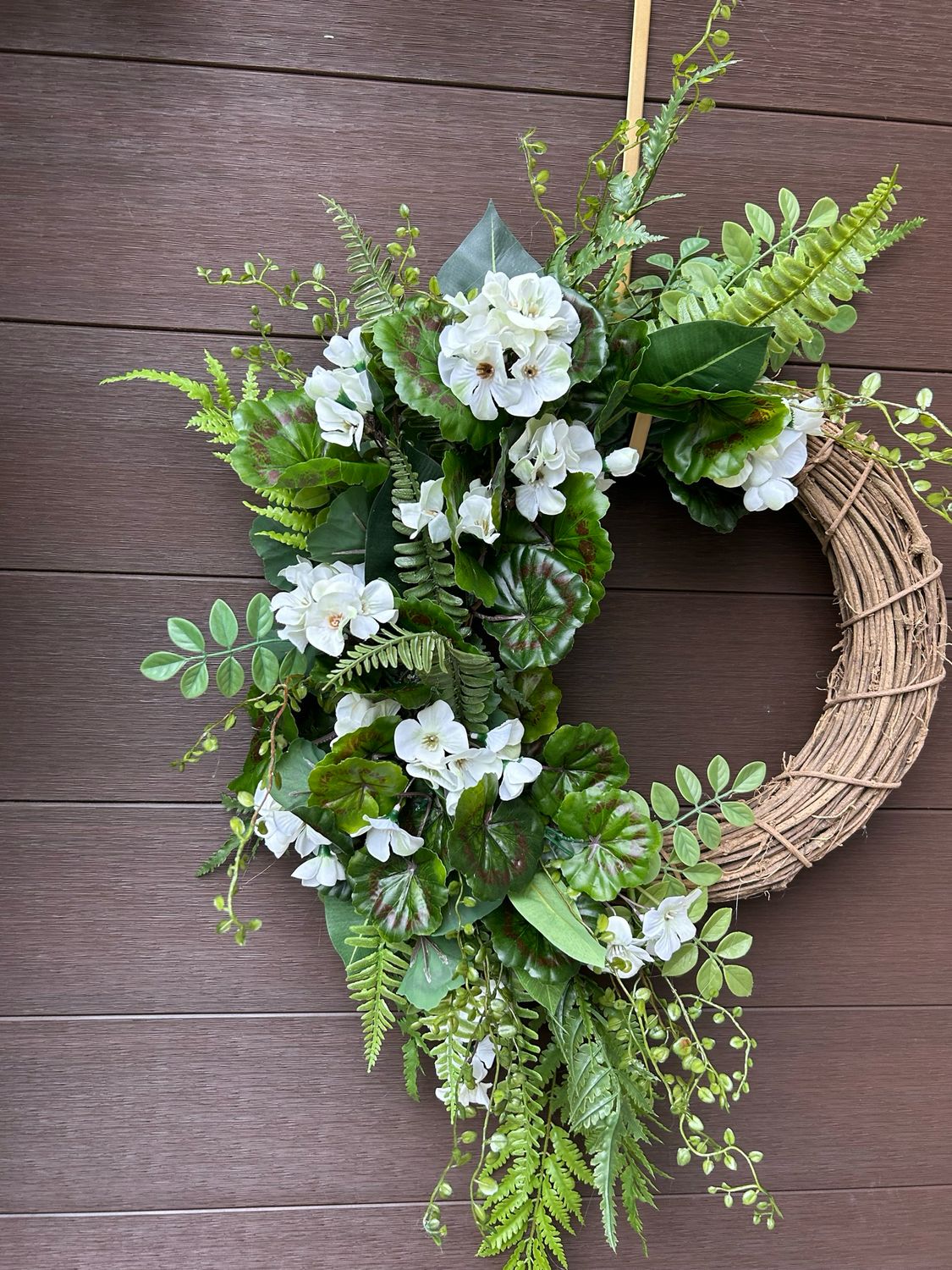 Couronne de fleurs de géranium blanc 