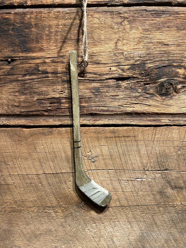 Ornement bâton de hockey rustique 