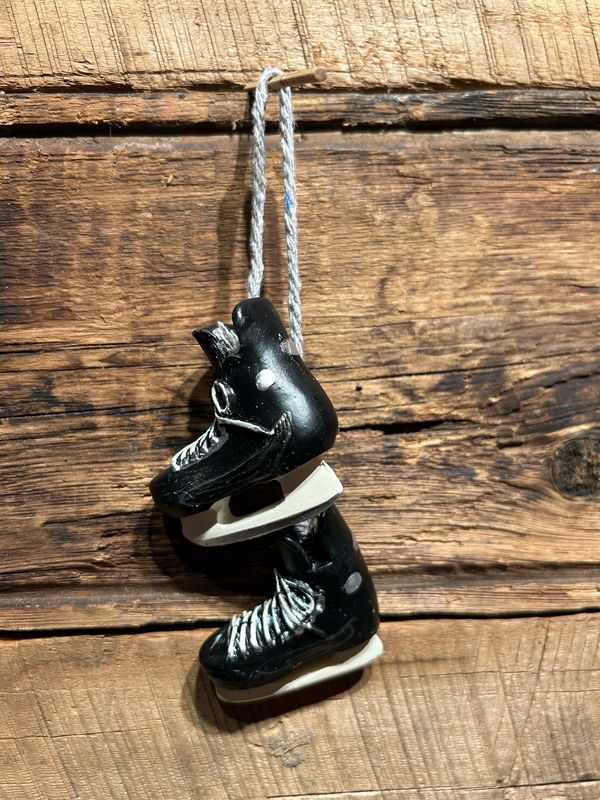 Ornement patins noirs à glace vintage 