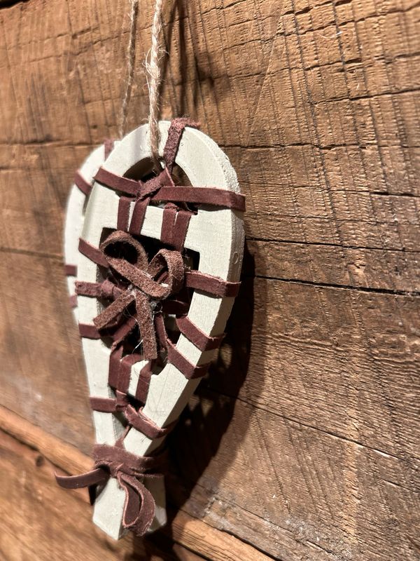 Ornement raquettes en bois beige