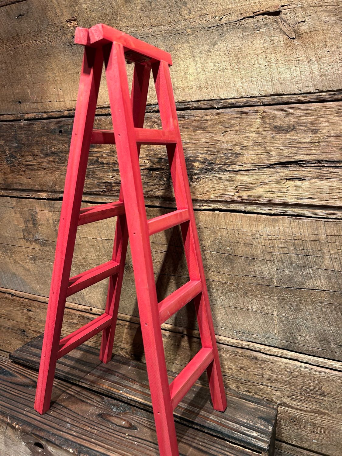 Escabeau en bois rouge de 17 pouces 