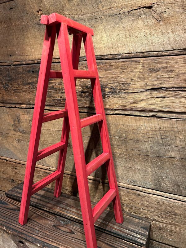 Escabeau en bois rouge de 17 pouces 