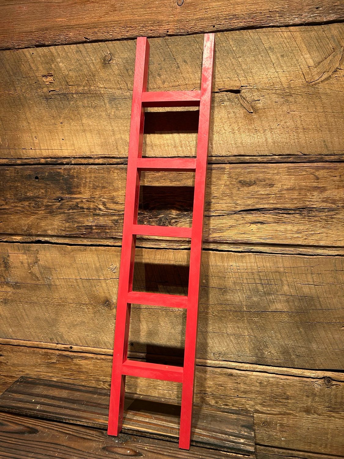 Échelle rouge en bois 18 pouces