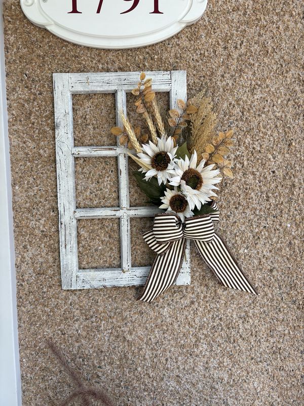 Décoration Murale d&#39;Automne - Fenêtre en Bois Vieilli avec Fleurs Artificielles