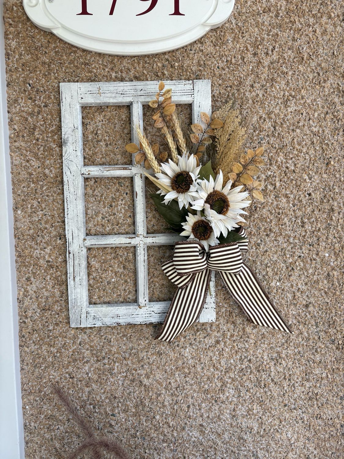 Décoration Murale d&#39;Automne - Fenêtre en Bois Vieilli avec Fleurs Artificielles