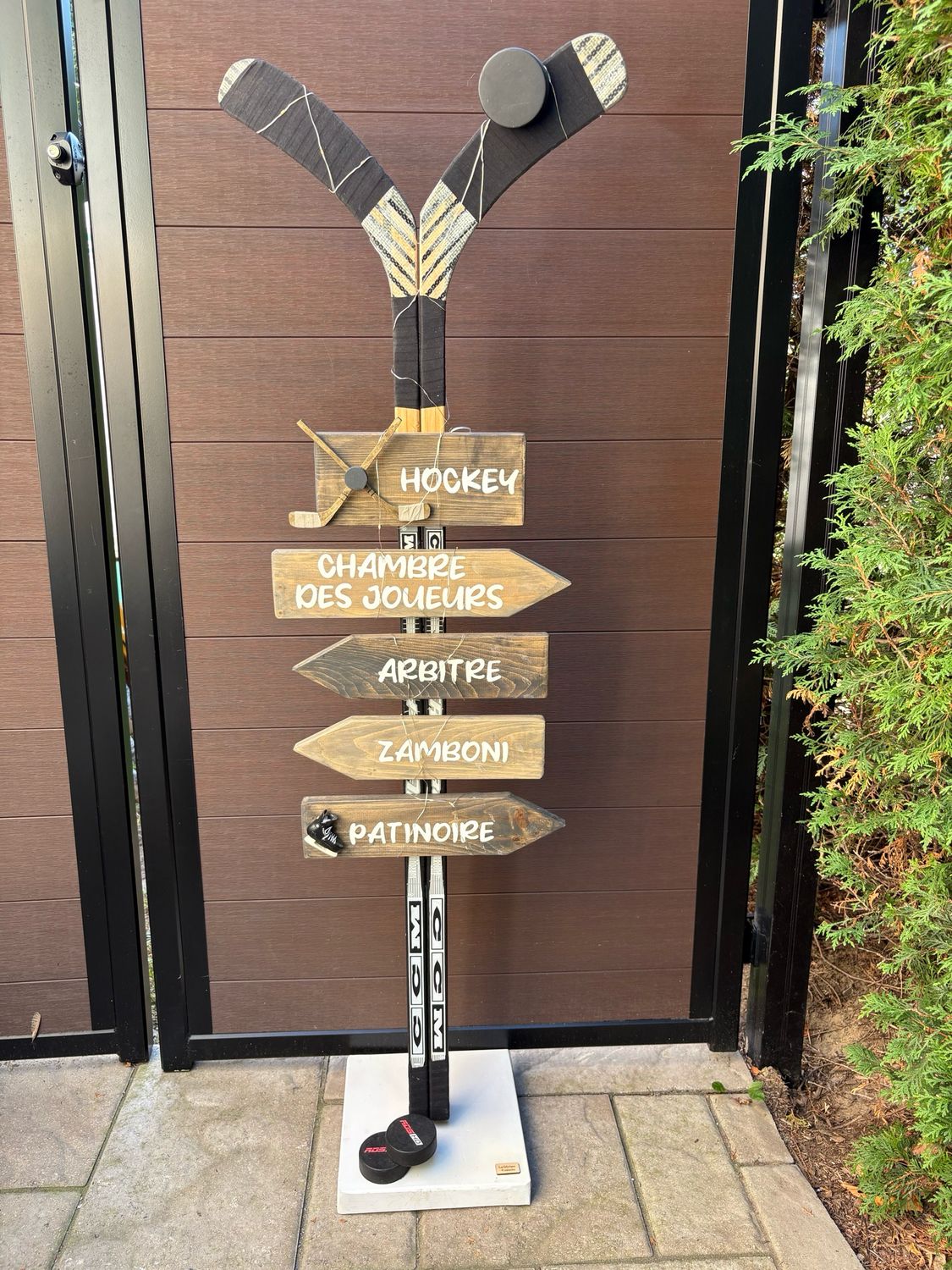 Panneau directionnel de hockey fait à la main – Décoration sportive unique