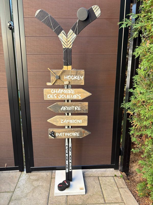 Panneau directionnel de hockey fait à la main – Décoration sportive unique