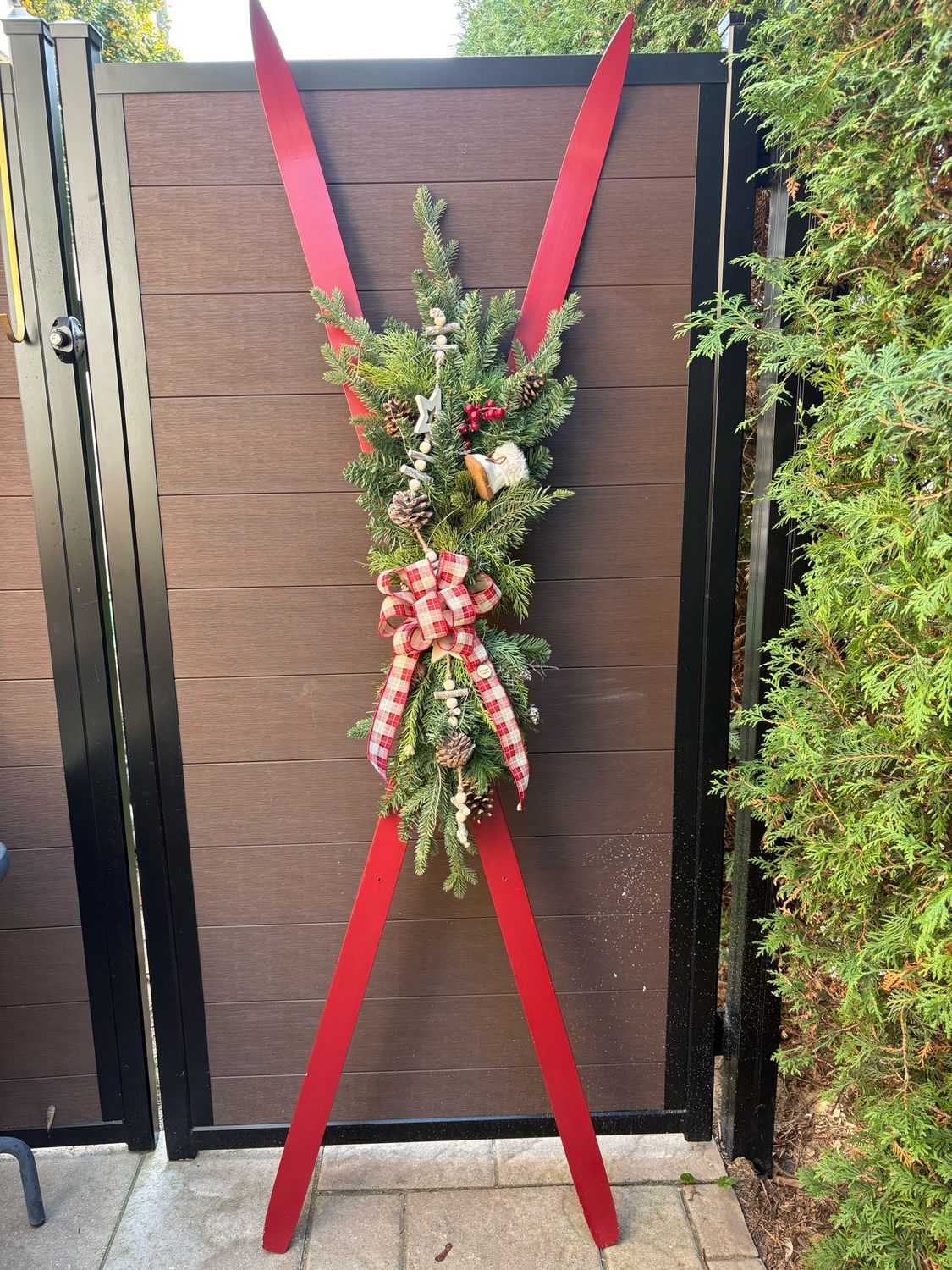 🎿 Skis décoratifs de Noël rustiques – Décoration hivernale faite à la main (72 pouces)