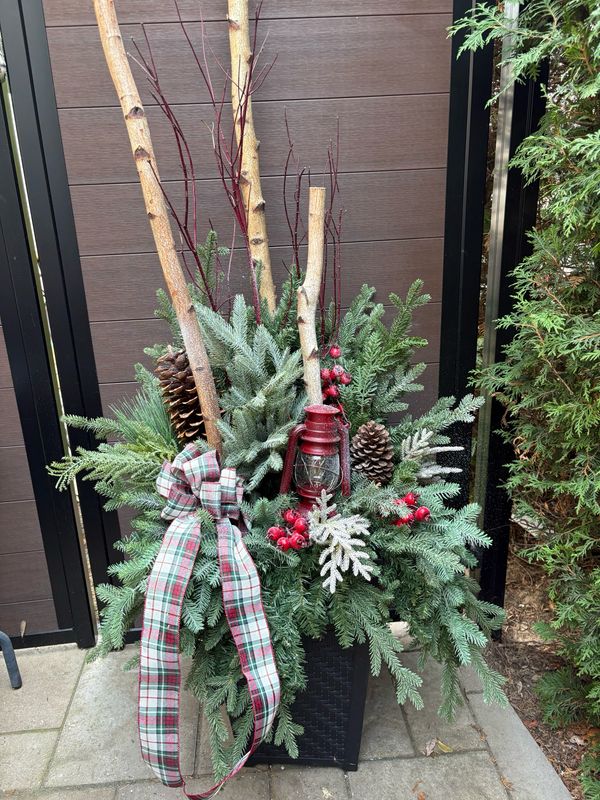 Arrangement de Noël extérieur 72 pouces – Lantern rouge, branches naturelles et ruban tartan