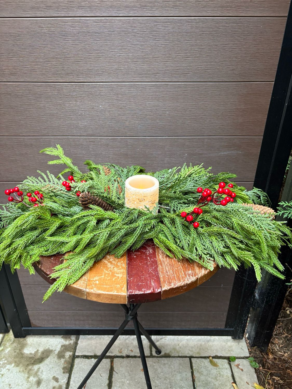 🌲 Centre de table de Noël et d’hiver en branches de pin Norfolk et cèdre