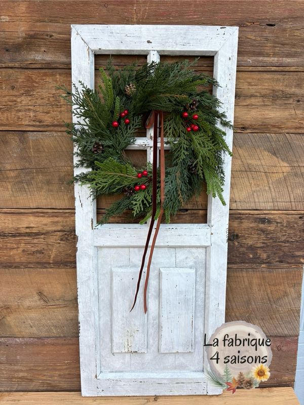 Porte décorative blanche avec couronne de Noël – 36 x 14,5 pouces