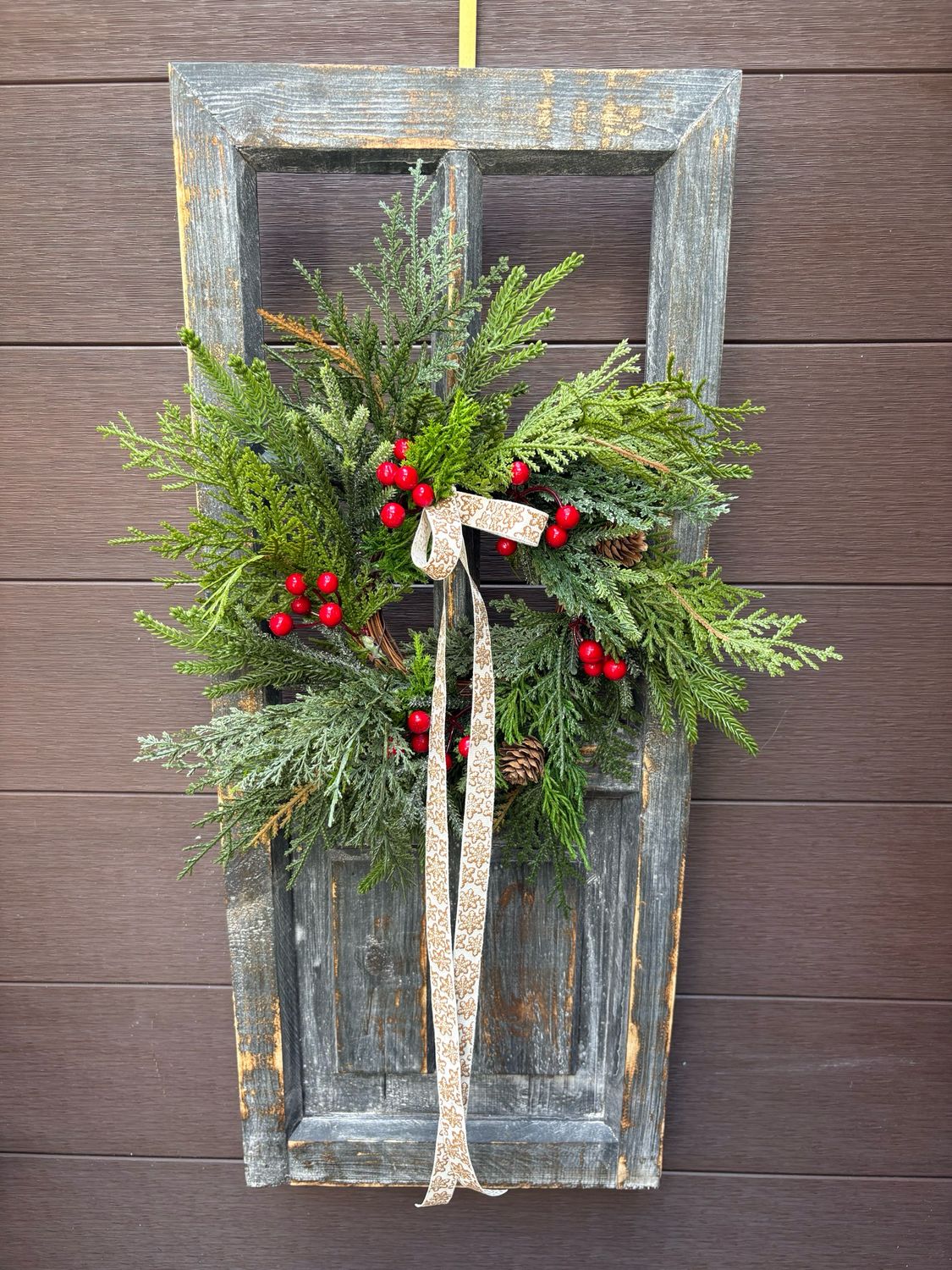Petite porte décorative rustique avec couronne de Noël – 27,75 x 11,75 pouces