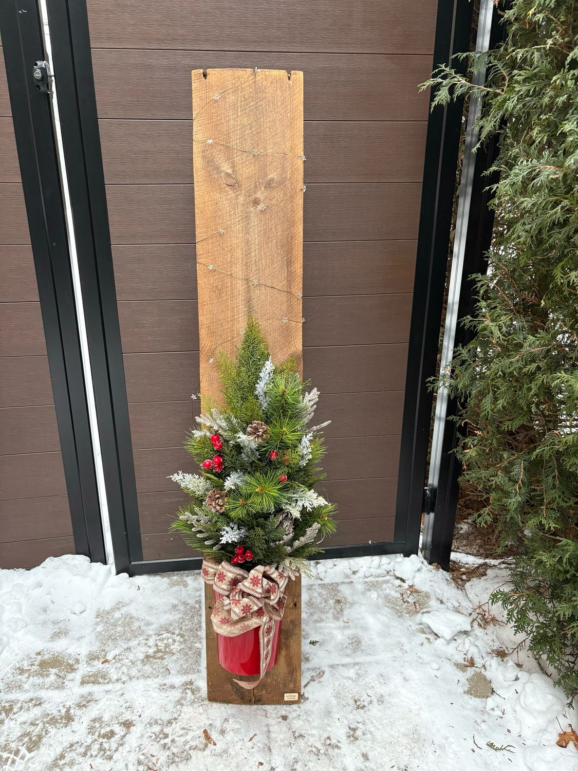 Demi sapin sur planche de bois de grange – 59 po x 10 po