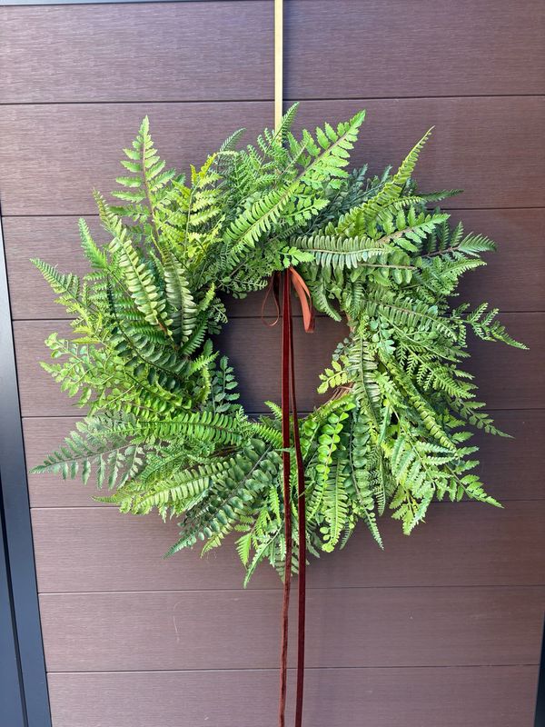 Grande couronne de fougères artificielles – 26 pouce