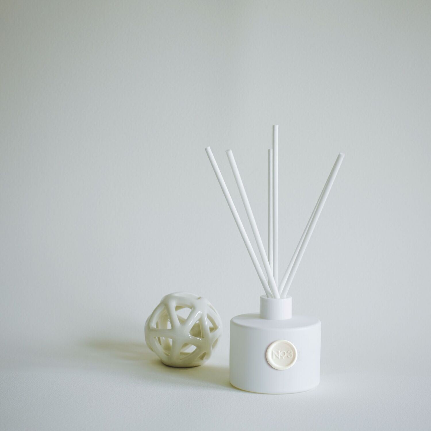 White No. 3 Reed Diffuser Set