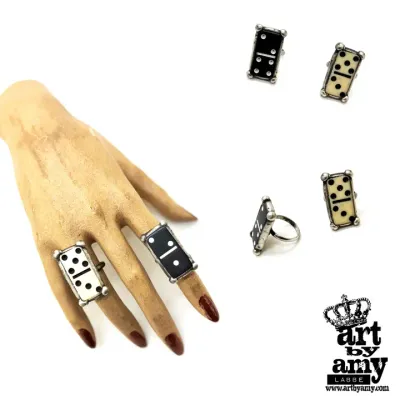 Tiny Domino Ring