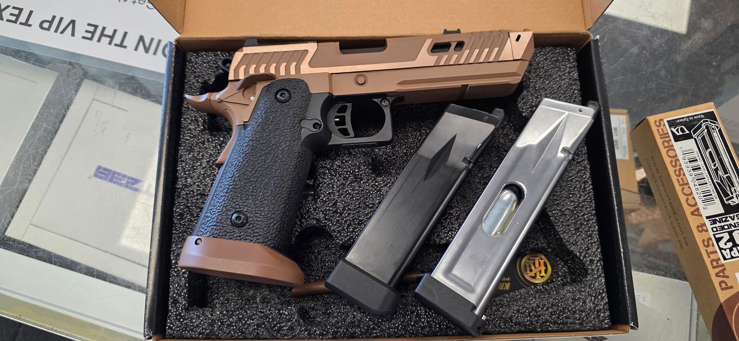 Return / Defective KLI Sahara Viper CO2 GBB Pistol W/ 3PC Adapter Plates w/ Extra Silver Extended Magazine - (Bronze)