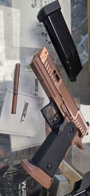 Return / Defective KLI Sahara Viper CO2 GBB Pistol W/ 3PC Adapter Plates w/ Extra Silver Extended Magazine - (Bronze)