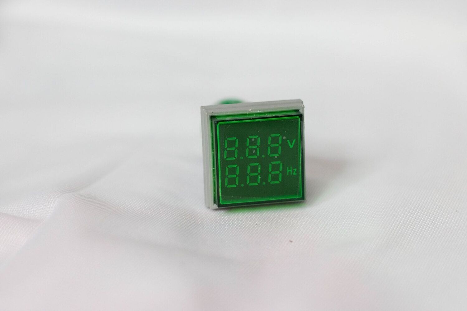 Digital Volt/Frequency Meter