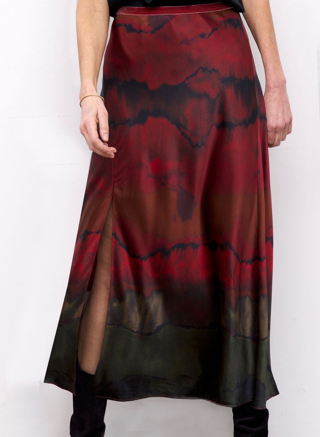 Go Silk Slit Difference Skirt