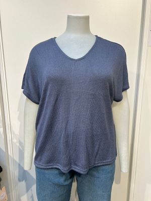 Only Carmakoma - Cartammi - v-neck batwing bloes - vintage indigo