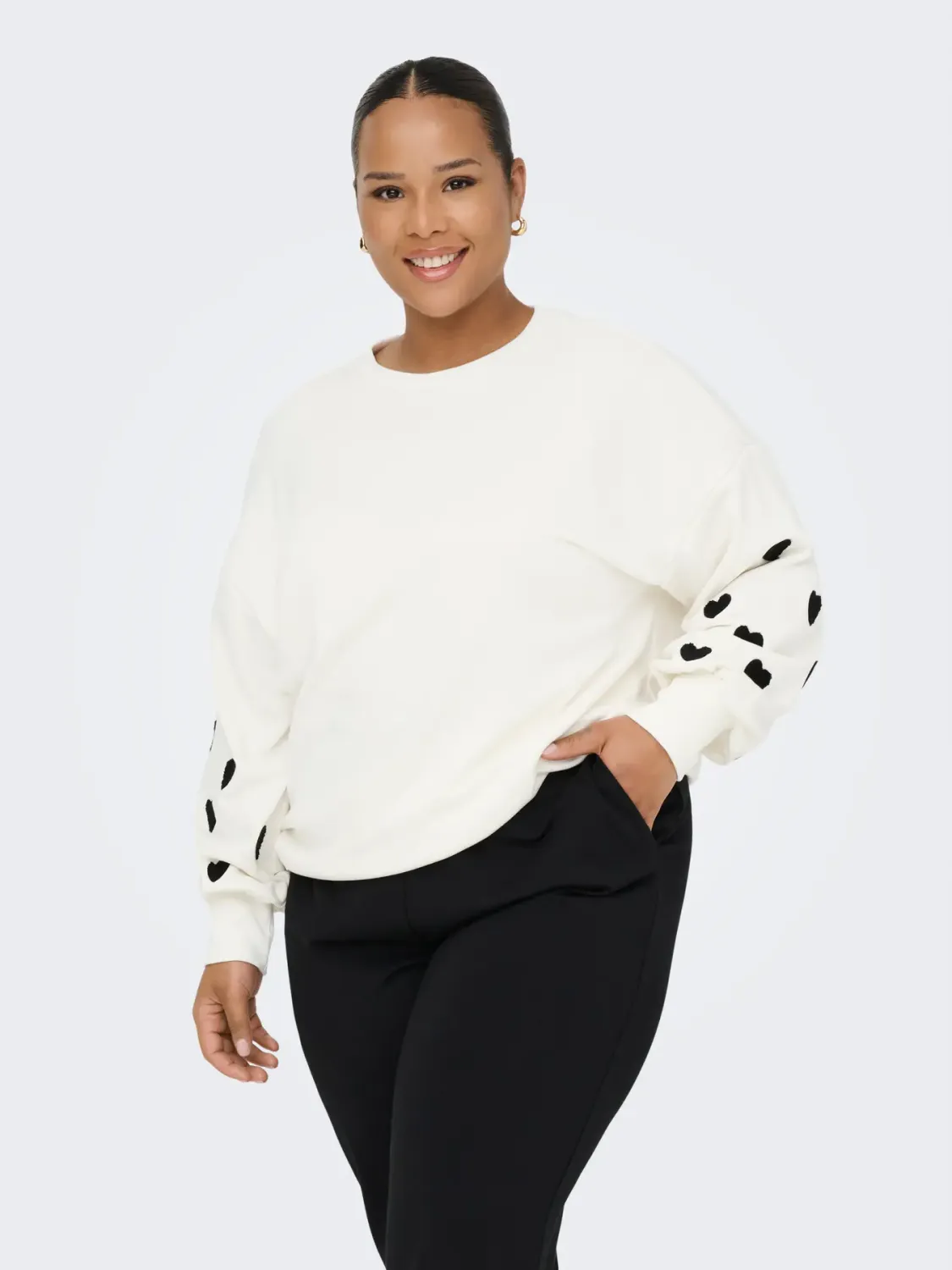Only Carmakoma - Carmacy - sweater o-neck - cloud dancer/black hearts
