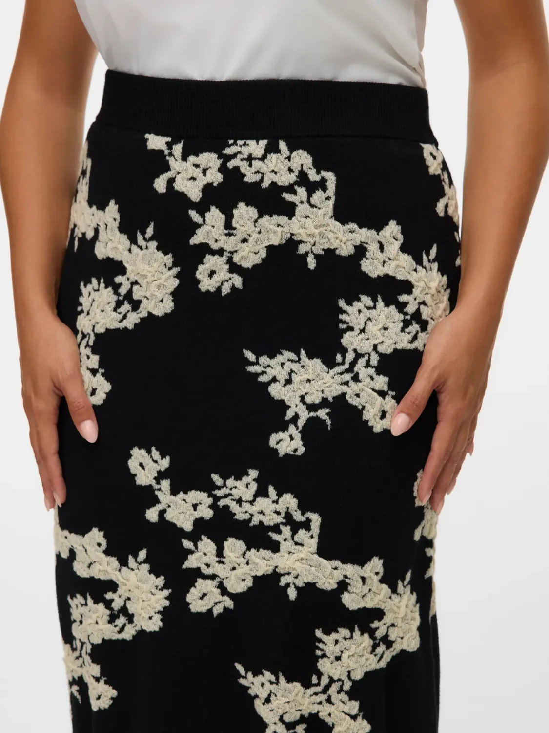 Vero Moda Curve - VMCnancy - rok- black/birch flowers