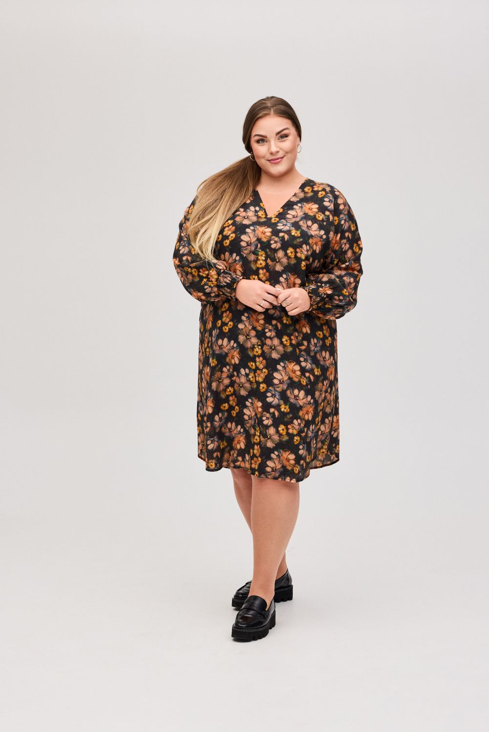 No. 1 by Ox - jurk - black with marmalade rose flowers